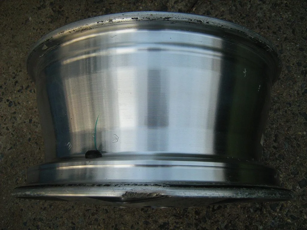 The Chevy 1500 has more than one rim